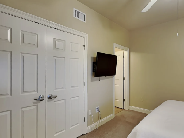 Destin Beach Vacation Condo Rental 4 bedrooms Sleeps 12